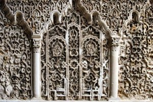 Csodás faragvány az Alcázar oldalán